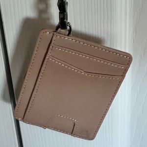 Andar wristlet